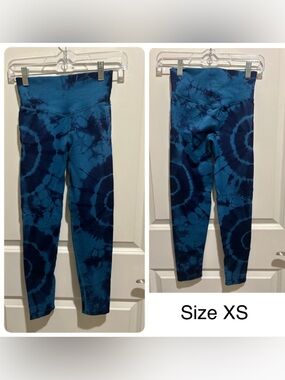 PINK Victoria’s Secret Blue Tie-Dye Leggings - Size XS